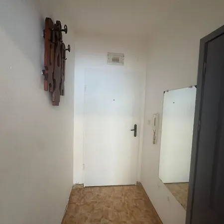 Cathedral Apartment *