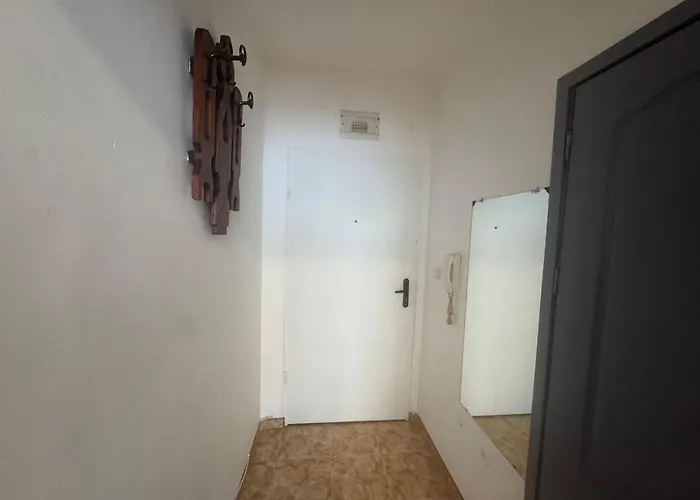 Cathedral Apartment *